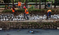 Tanggul tersebut ditinggikan sekitar 50 cm.