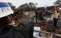 Ada sekitar 176 kios yang dibongkar.