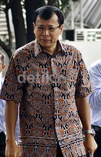 Raden Pardede tiba di Kantor KPK, Jl HR Rasuna Said, Jakarta, pukul 09.30 WIB, Senin (27/5/2013). Lamhot Aritonang/detikFoto.