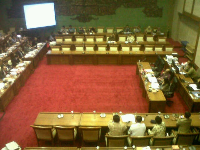 Rapat Harga BBM dan Balsem Sampai Malam, Anggota DPR Tersisa 14 Orang
