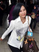 Ardina Rasti Tampak Lebih Fresh