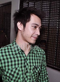 Eza saat menghadiri persidangan. Noel/detikHOT.