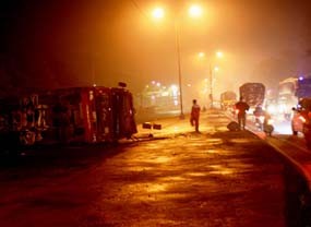 Truk Pertamina Terguling, 24 Ribu Liter Bensin Tumpah