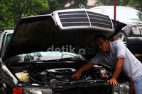 Donny Syafrian sang pemilik bengkel.