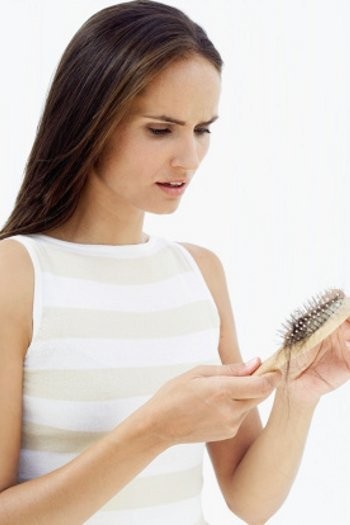 Rambut Anda Rontok? Waspada dengan Penyakit-penyakit Ini