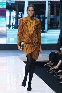 Jakarta, Indonesia - 16 Mei. Poppy Dharsono Redefining Parang. Jakarta Fashion & Food Festival 2013 at Grand Ballroom Harris Hotel. Kelapa Gading. 16 Mei 2013. Jakarta. [Foto: Mohammad Abduh/Wolipop]