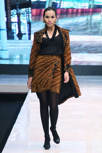 Jakarta, Indonesia - 16 Mei. Poppy Dharsono Redefining Parang. Jakarta Fashion & Food Festival 2013 at Grand Ballroom Harris Hotel. Kelapa Gading. 16 Mei 2013. Jakarta. [Foto: Mohammad Abduh/Wolipop]