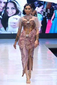 Jakarta, Indonesia - 16 Mei. Elok Regenapi Lets Talk about Princes. Jakarta Fashion & Food Festival 2013 at Grand Ballroom Harris Hotel. Kelapa Gading. 16 Mei 2013. Jakarta. [Foto: Mohammad Abduh/Wolipop]