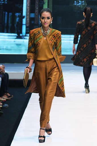 Jakarta, Indonesia - 16 Mei. Poppy Dharsono Redefining Parang. Jakarta Fashion & Food Festival 2013 at Grand Ballroom Harris Hotel. Kelapa Gading. 16 Mei 2013. Jakarta. [Foto: Mohammad Abduh/Wolipop]