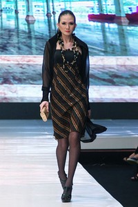 Jakarta, Indonesia - 16 Mei. Poppy Dharsono Redefining Parang. Jakarta Fashion & Food Festival 2013 at Grand Ballroom Harris Hotel. Kelapa Gading. 16 Mei 2013. Jakarta. [Foto: Mohammad Abduh/Wolipop]