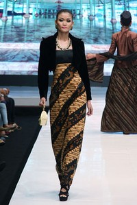 Jakarta, Indonesia - 16 Mei. Poppy Dharsono Redefining Parang. Jakarta Fashion & Food Festival 2013 at Grand Ballroom Harris Hotel. Kelapa Gading. 16 Mei 2013. Jakarta. [Foto: Mohammad Abduh/Wolipop]