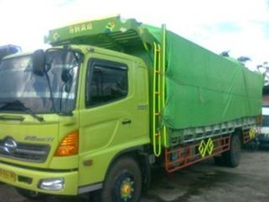 Truk Bawa Bodi dan Onderdil Mobil Mewah Diamankan di Sanggau Kalbar