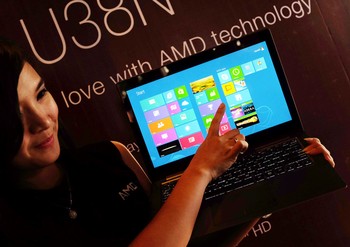     Jangan lupakan juga, ini adalah ultrathin layar sentuh berteknologi AMD pertama di Indonesia. Layar sentuhnya sendiri berukuran 1,3 inci full HD dengan IPS (In-Plane Switching).