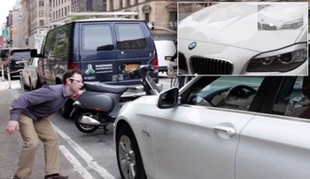     Lain lagi saat sang fotografer coba untuk merekam detil mobil mewah BMW. Aksinya di pinggir jalan malah terlihat konyol dan mengundang perhatian orang. (kredit foto: Grovo)