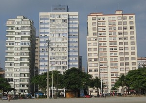 Ngeri! Gedung-gedung di Kota Santos Miring