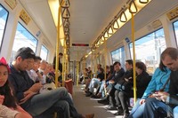 Tidak lama menunggu, kereta saya pun berangkat. Suasana di dalam kereta sangat rapi, resik dan nyaman seperti MRT Singapura atau MTR Hong Kong. Kalau saya naik saat hari kerja, mungkin lebih banyak lagi orang yang menggunakan Transperth (Fitraya/detikTravel)