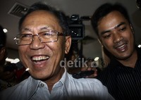 Dada menjawab pertanyaan wartawan. Lamhot Aritonang/detikFoto.