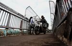 Ketika Hak Pejalan Kaki di JPO Dicuri Pemotor