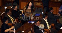 Mulai dari busana, tas dan sebagainya.