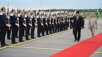 Presiden dijadwalkan melakukan kunjungan kenegaraan dan kunjungan kerja di Swedia selama tiga hari. Selain bertemu Raja Swedia Carl XVI Gustaf dan PM Fredrik Reinfeldt, SBY juga diagendakan melakukan pertemuan dengan beberapa pengusaha terkemuka asal Swedia. Muchlis/Setpres.