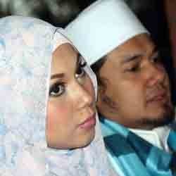 Video Istri Melahirkan Bikin Nyali Ustad Guntur Bumi Ciut
