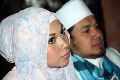 Video Istri Melahirkan Bikin Nyali Ustad Guntur Bumi Ciut