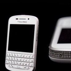 BlackBerry Q10 Edisi Berlian Dijual Seharga Mobil