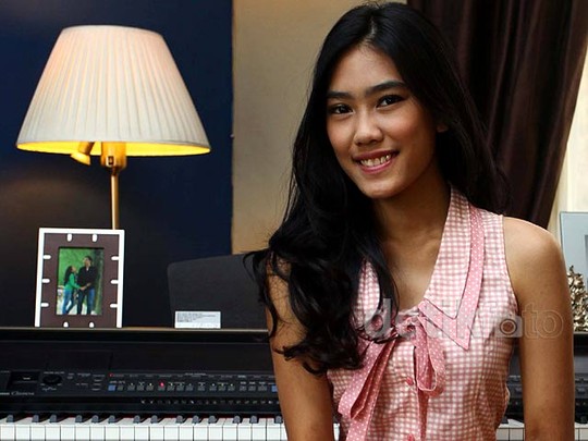 Alika Manis Berbaju Pink Alika Manis Berbaju Pink