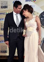 Kemesraan Adjie Pangestu & Bella Sofie