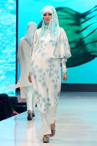 Jakarta, Indonesia - 17 Mei. Chrysaora by Jeny Tjahyawati. Moeslim Wear. Jakarta Fashion & Food Festival 2013 at Grand Ballroom Harris Hotel. Kelapa Gading. 17 Mei 2013. Jakarta. [Foto: Mohammad Abduh/Wolipop]