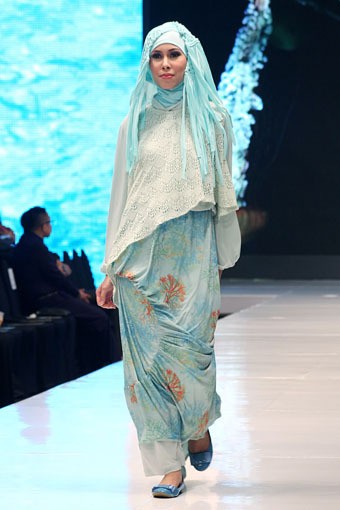 Jakarta, Indonesia - 17 Mei. Chrysaora by Jeny Tjahyawati. Moeslim Wear. Jakarta Fashion & Food Festival 2013 at Grand Ballroom Harris Hotel. Kelapa Gading. 17 Mei 2013. Jakarta. [Foto: Mohammad Abduh/Wolipop]