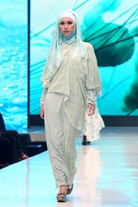 Jakarta, Indonesia - 17 Mei. Chrysaora by Jeny Tjahyawati. Moeslim Wear. Jakarta Fashion & Food Festival 2013 at Grand Ballroom Harris Hotel. Kelapa Gading. 17 Mei 2013. Jakarta. [Foto: Mohammad Abduh/Wolipop]