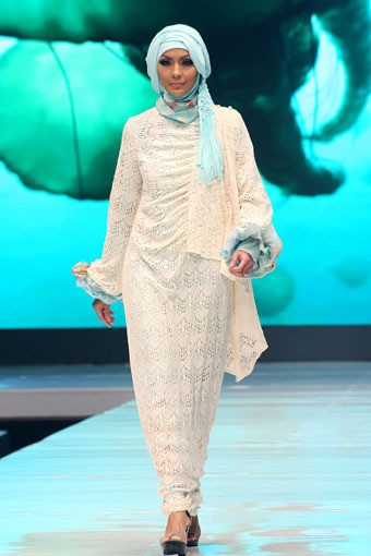 Jakarta, Indonesia - 17 Mei. Chrysaora by Jeny Tjahyawati. Moeslim Wear. Jakarta Fashion & Food Festival 2013 at Grand Ballroom Harris Hotel. Kelapa Gading. 17 Mei 2013. Jakarta. [Foto: Mohammad Abduh/Wolipop]
