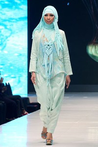 Jakarta, Indonesia - 17 Mei. Chrysaora by Jeny Tjahyawati. Moeslim Wear. Jakarta Fashion & Food Festival 2013 at Grand Ballroom Harris Hotel. Kelapa Gading. 17 Mei 2013. Jakarta. [Foto: Mohammad Abduh/Wolipop]