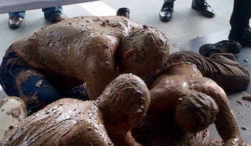 7 Tahun Kasus Lumpur Lapindo, Warga Mandi Lumpur di KPK