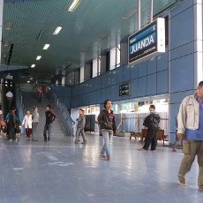 Tak Ada PKL, Stasiun Juanda Tampak Lebih Biru