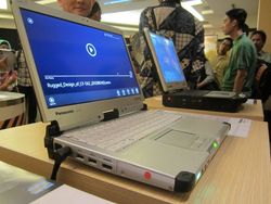 Dibanting, Diinjak dan Disiram, Laptop Ini Masih On
