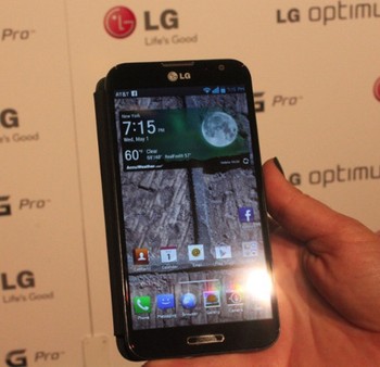     Optimus G Pro akan menampilkan versi terbaru dari Android 4.1 Jelly Bean. Dari sisi dapur pacu, ia sudah dibekali dengan prosesor 1.7 GHz Qualcomm Snapdragon 600 quad-core, 2GB RAM, dan 32GB penyimpanan internal yang dapat diperluas dengan kartu microSD. (kredit foto: bgr)