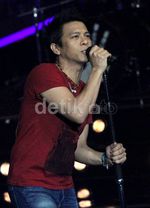 Karisma Ariel NOAH di Atas Panggung