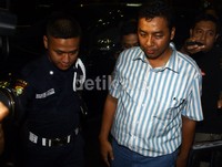 Saat diciduk penyidik KPK sekitar pukul 17.15 WIB, Rabu (29/5/2013) di Pengadilan Tipikor, Jl Rasuna Said, Kuningan, Jakarta dia tak melawan. Lamhot Aritonang/detikFoto.