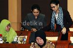 Gaya Inggrid Kansil di Raker
