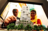 Jakarta Box Tower sebagai gedung perkantoran pertama dengan konsep green building, berdesain gaya ornamen Betawi.
