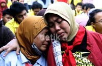 Pedagang menangis saat ikut berunjukrasa. Lamhot Aritonang/detikfoto     