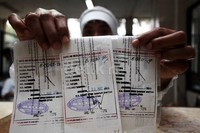 Untuk menyiasatinya, terhitung sejak bulan April Samsat mengeluarkan SKPD (Surat Ketetapan Pajak Daerah) dengan tanda tangan pejabat samsat setempat yang dilengkapi dengan stempel.