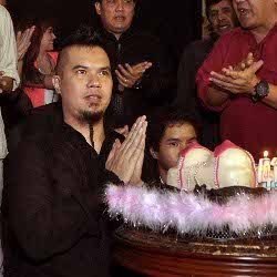 10 Berita Selebriti Terpopuler Hari Ini