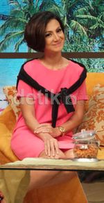 Senyum Manis Wanda Hamidah