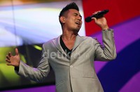 Sebanyak 2 lagu ia dendangkan dalam acara tersebut.