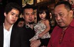 Safeea di Pelukan Ahmad Dhani & Mulan Jameela