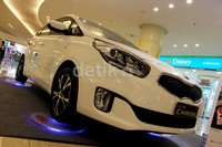 Jika dibandingkan dengan tampilan sebelumnya, perubahan drastis sangat jelas terlihat pada tampilan All New Carens baik pada tampilan eksterior dan interior.