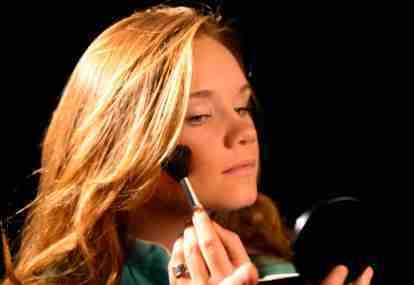 Hati-hati, Kosmetik Kedaluwarsa Bisa Picu Jerawat dan Infeksi